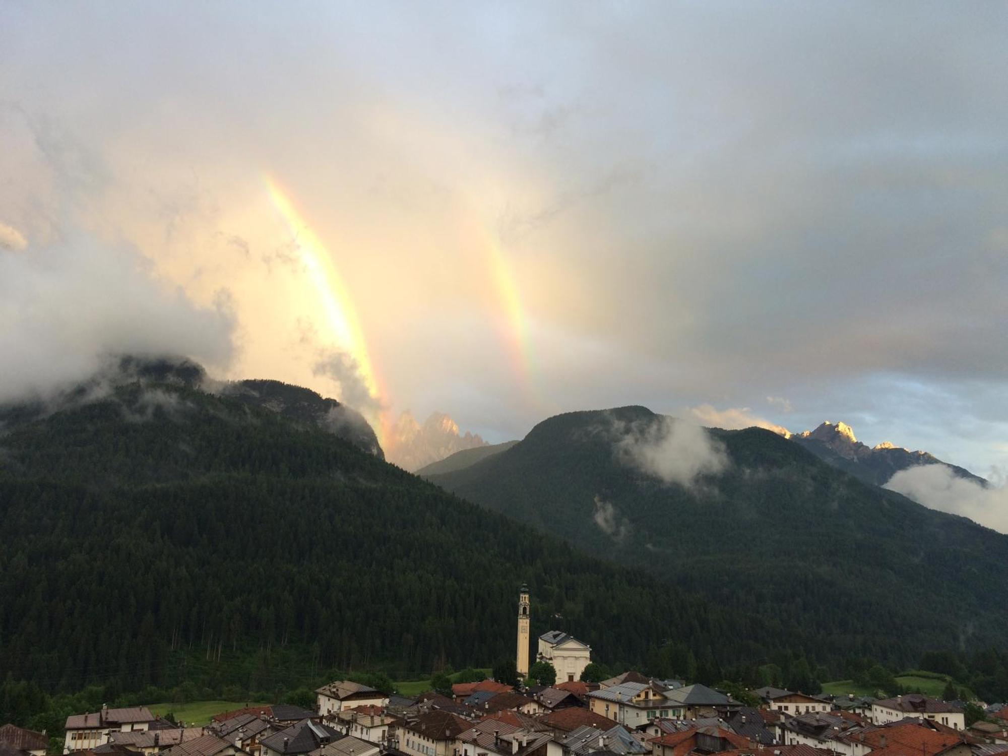 Fra Rose E Mughi Bed & Breakfast Domegge di Cadore Bagian luar foto