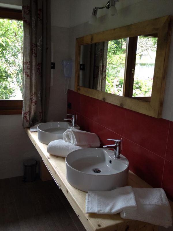 Fra Rose E Mughi Bed & Breakfast Domegge di Cadore Bagian luar foto