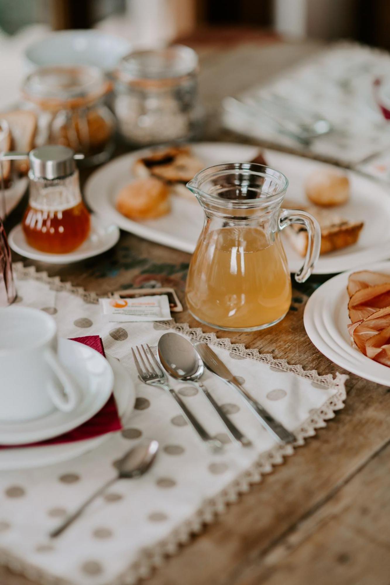 Fra Rose E Mughi Bed & Breakfast Domegge di Cadore Bagian luar foto