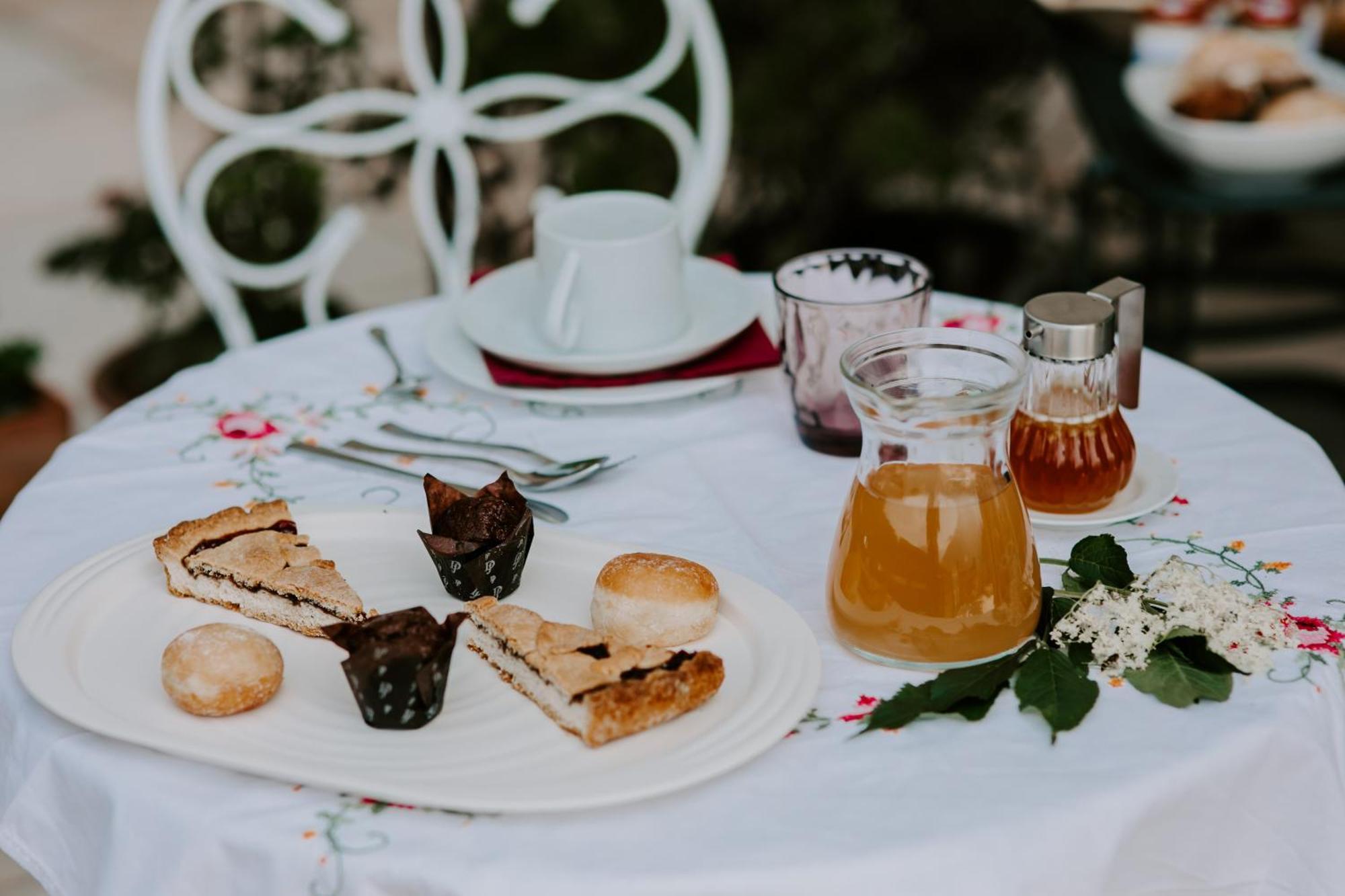 Fra Rose E Mughi Bed & Breakfast Domegge di Cadore Bagian luar foto