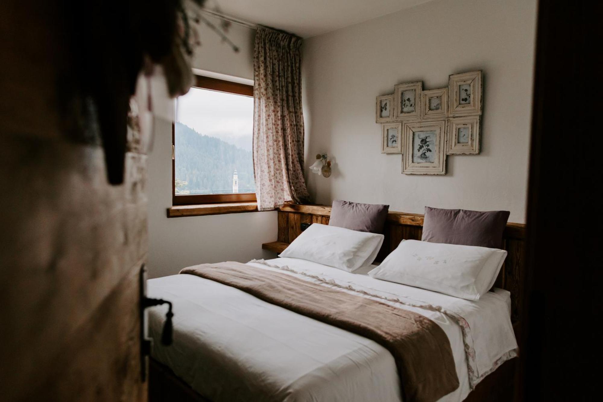 Fra Rose E Mughi Bed & Breakfast Domegge di Cadore Bagian luar foto