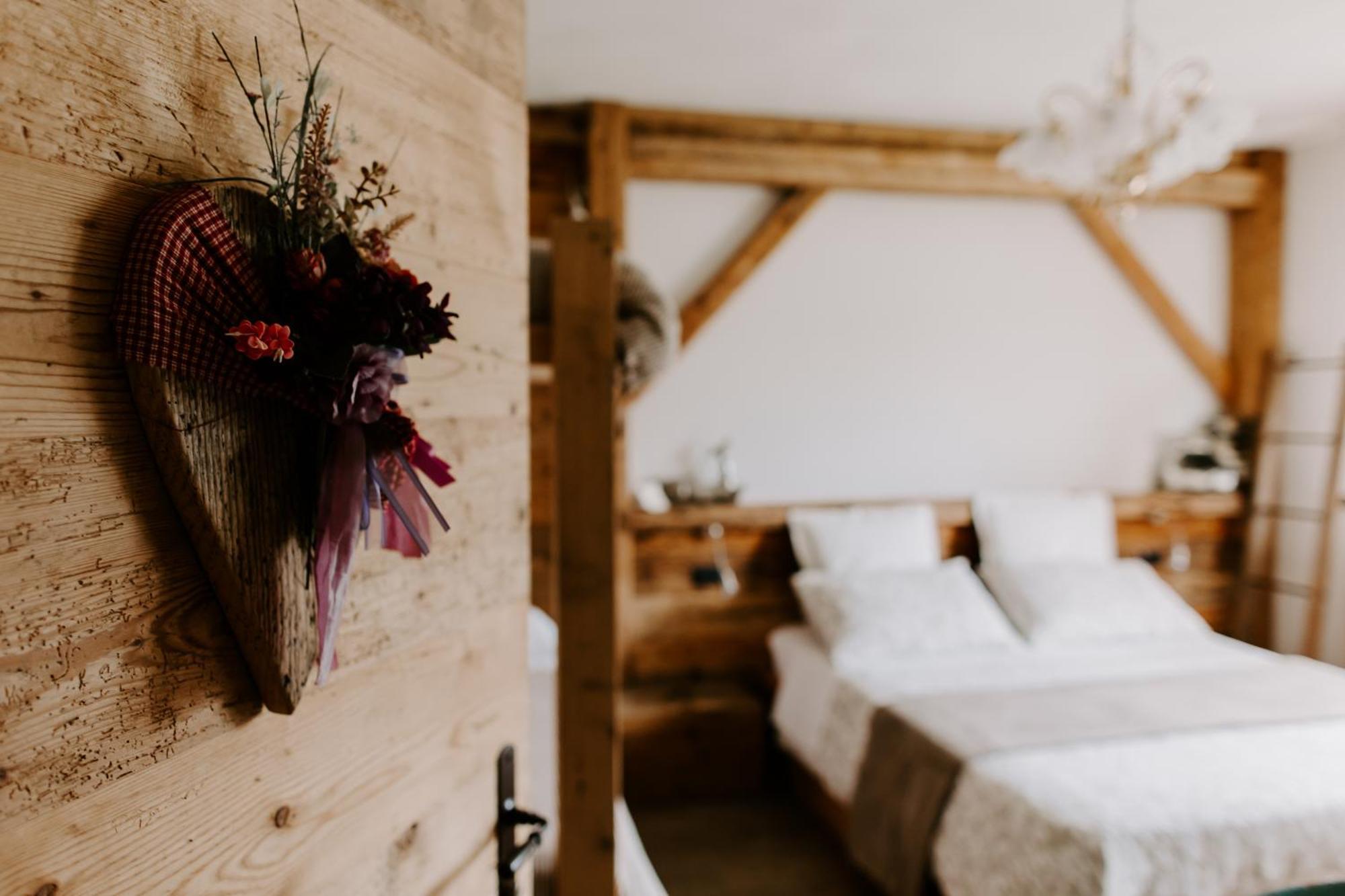 Fra Rose E Mughi Bed & Breakfast Domegge di Cadore Bagian luar foto