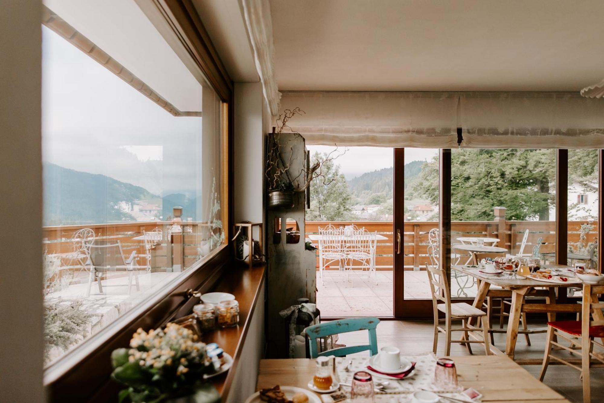 Fra Rose E Mughi Bed & Breakfast Domegge di Cadore Bagian luar foto